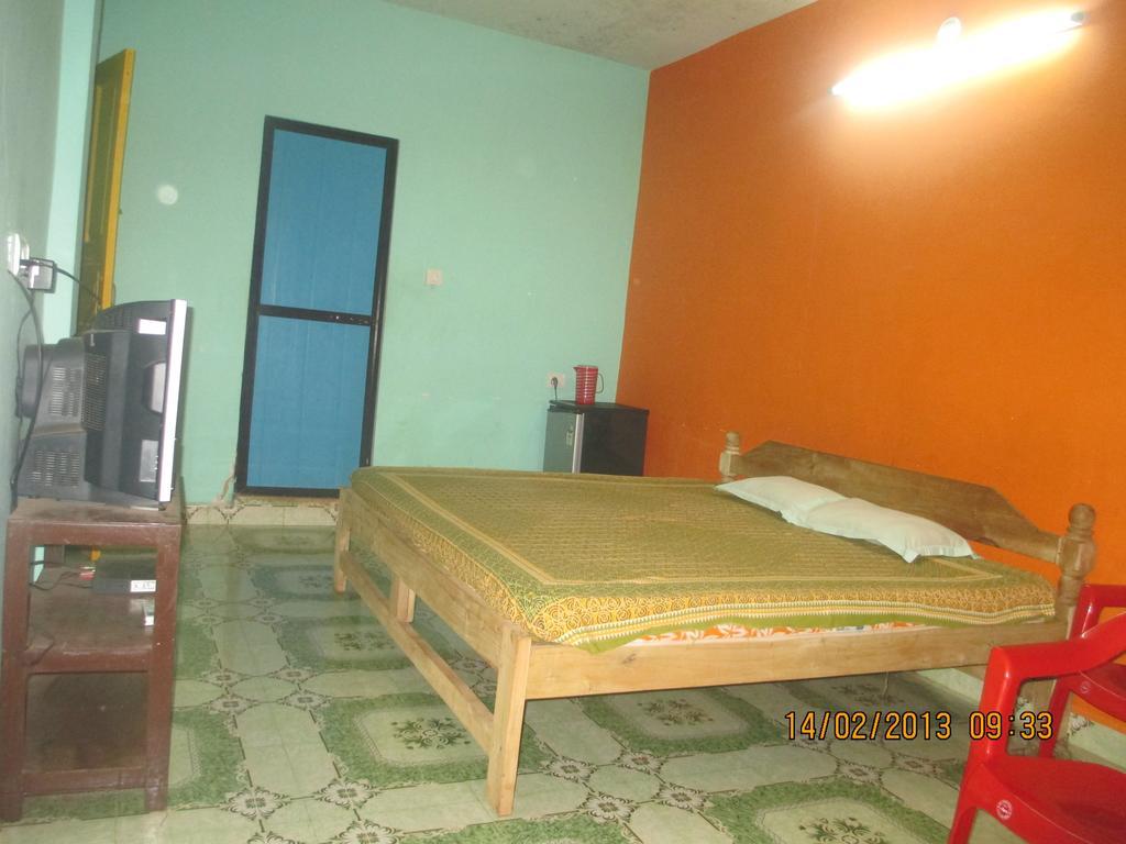 Subhash Guest House Baga Habitación foto